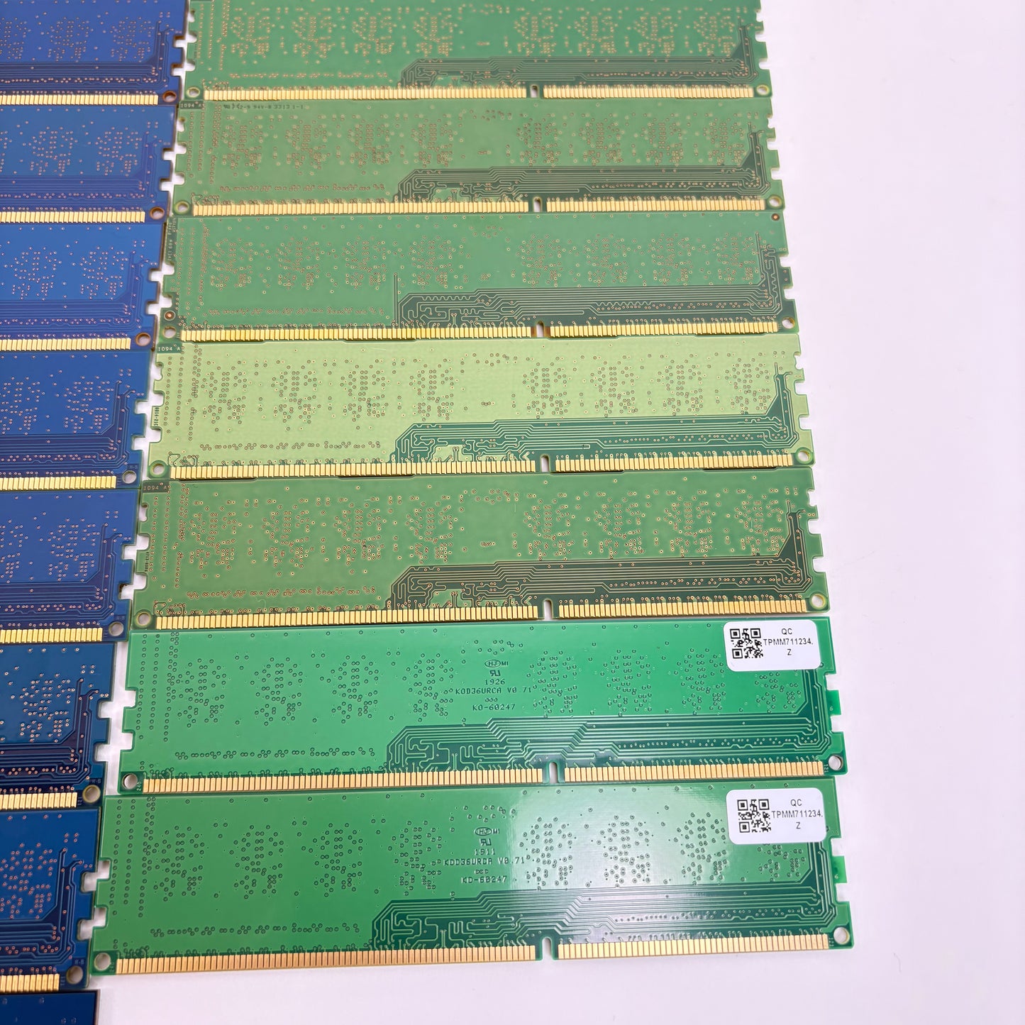 Lot of 32 4GB (1Rx8) RAM DDR3