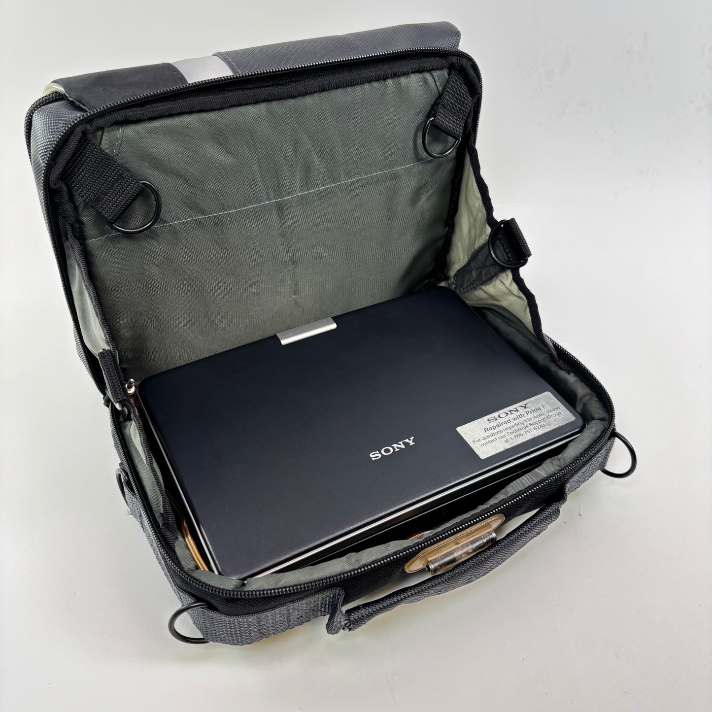 Sony DVP-FX810 Portable DVD Player with Rechargeable Battery Pack NP-FX110
