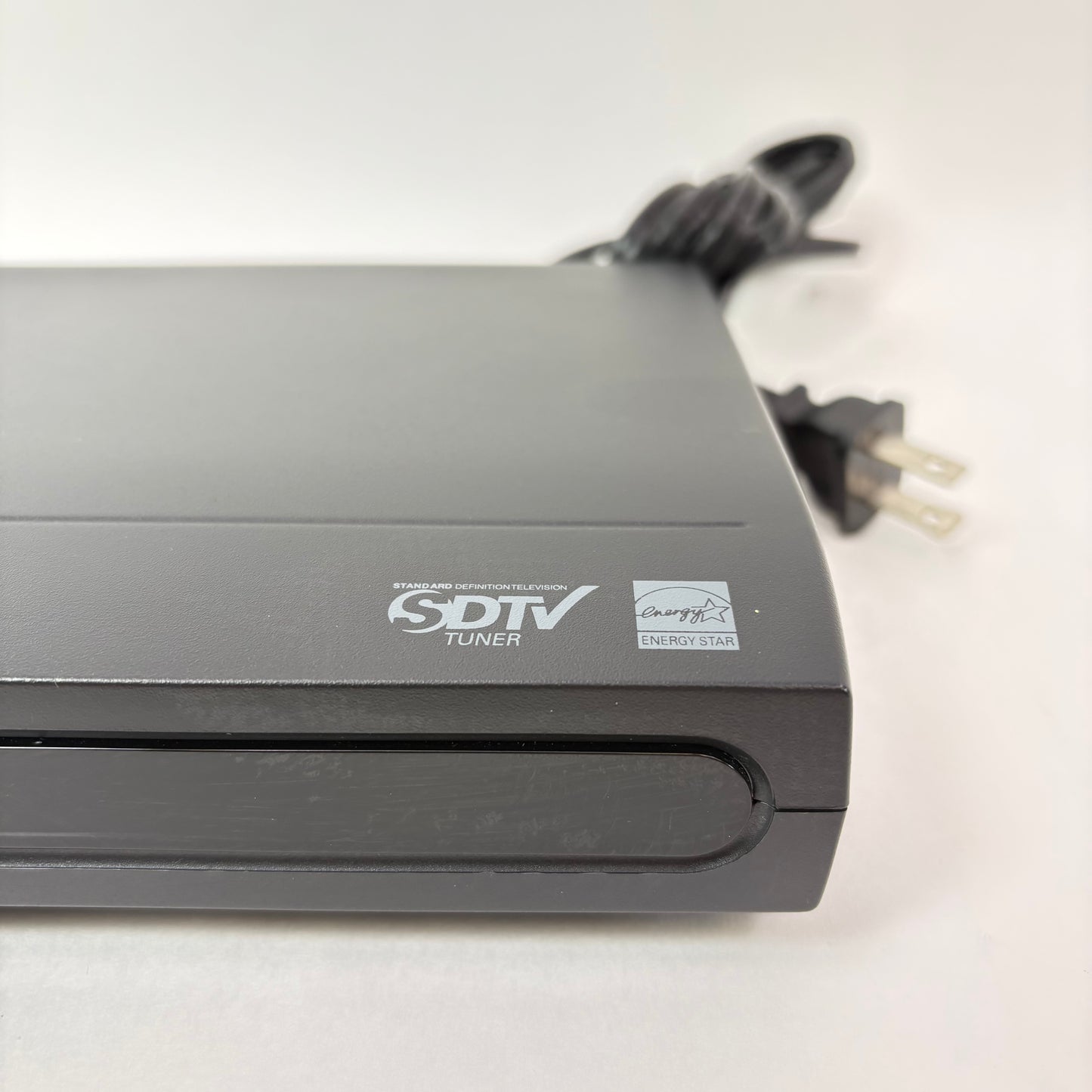 Magnavox DTV Digital To Analog TV Converter TB110MW9 With Remote 