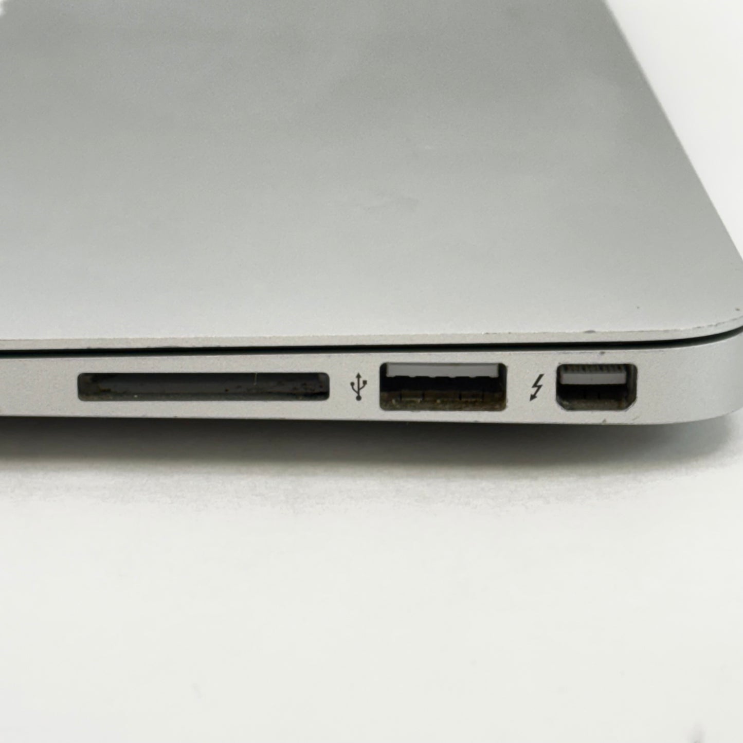 2017 Apple MacBook Air 13.3" i5 1.8GHz 8GB RAM 128GB HDD Silver A1466