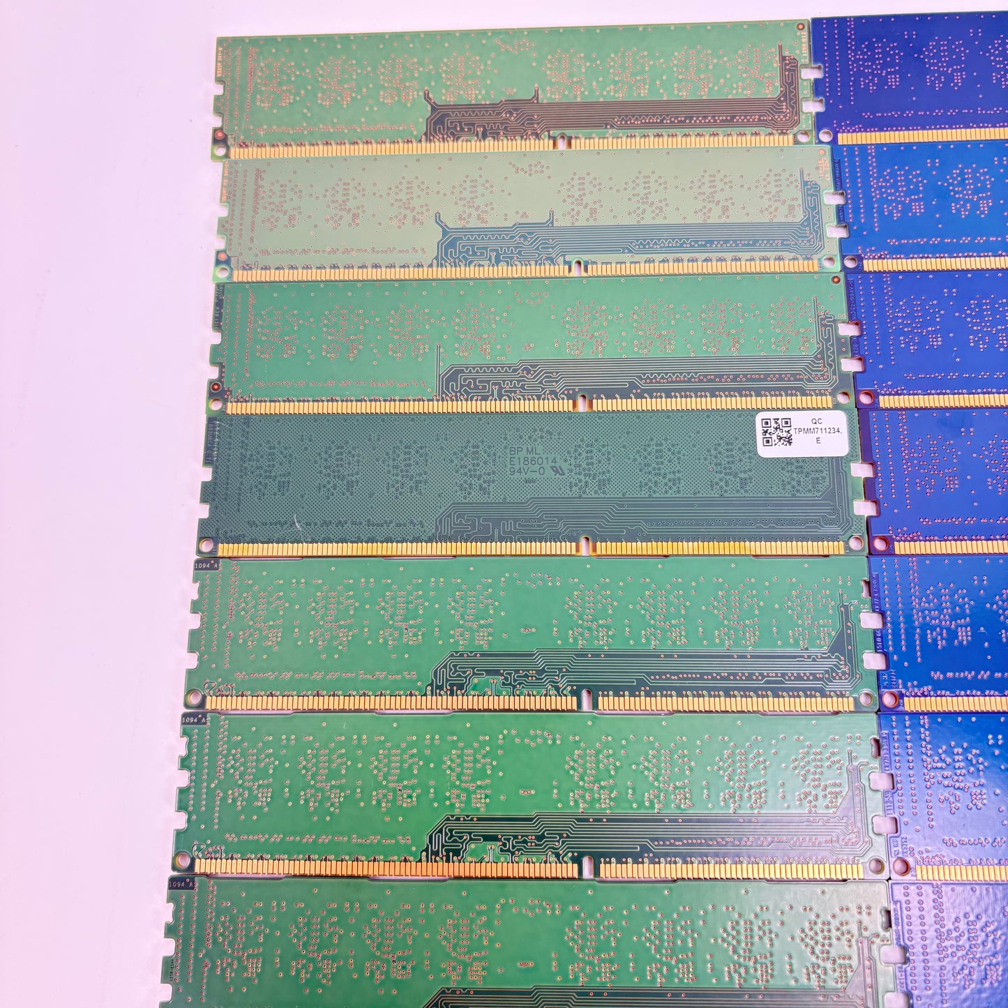 Lot of 32 4GB (1Rx8) RAM DDR3