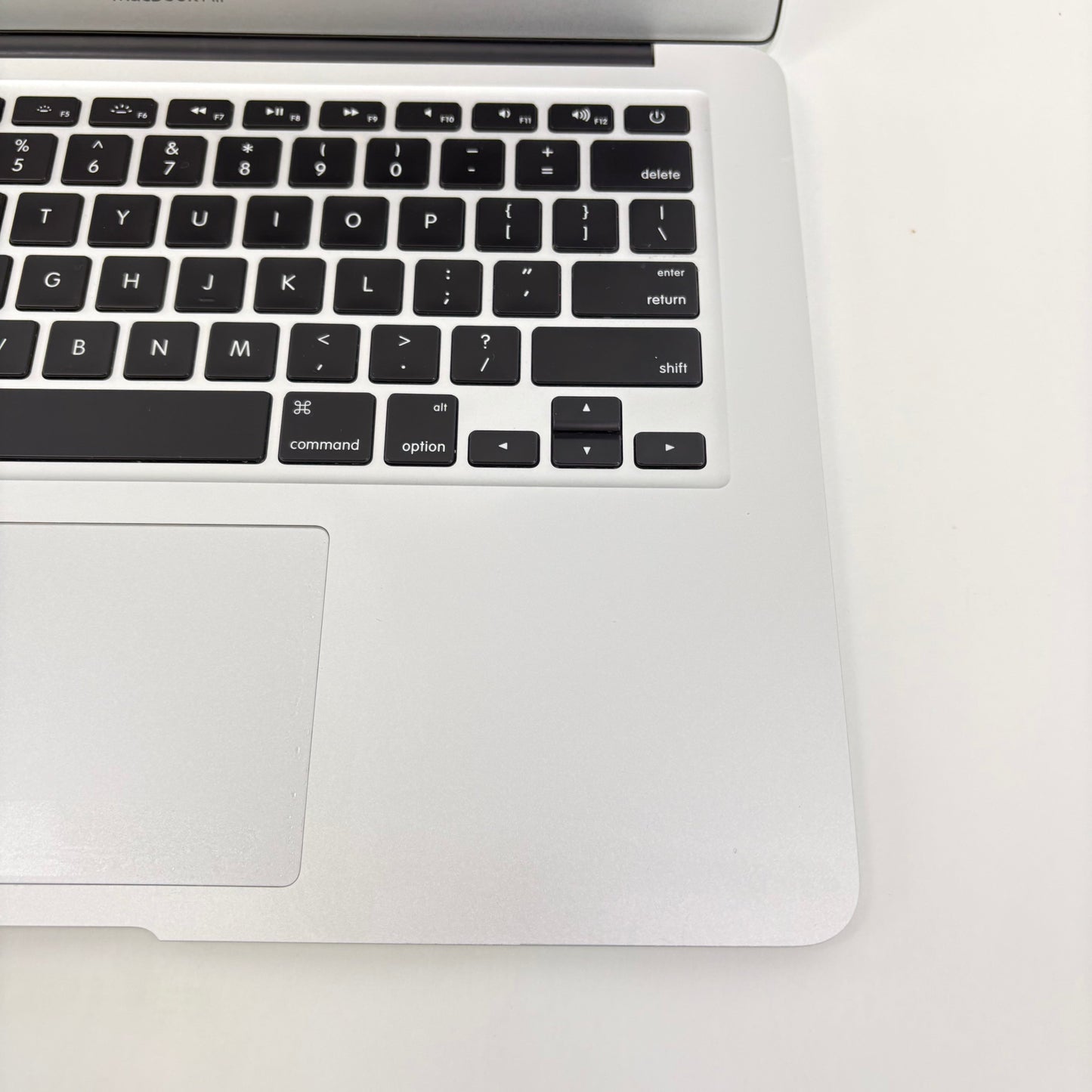 2017 Apple MacBook Air 13.3" i5 1.8GHz 8GB RAM 128GB HDD Silver A1466