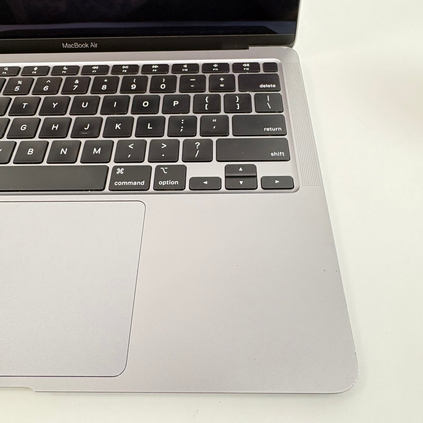 2020 Apple MacBook Air 13.3" M1 7C GPU 3.2GHz 8GB RAM 256GB SSD A2337