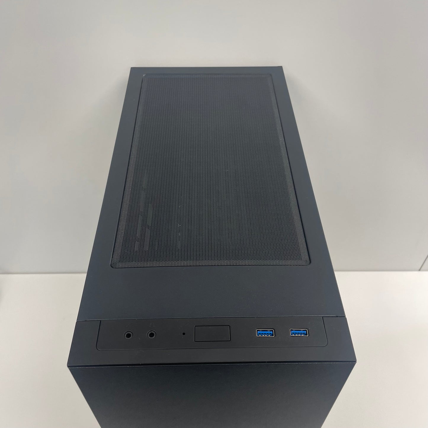 LIAN LI Custom PC Ryzen 7 3700X 3.60GHz 32GB RAM 1TB SSD AMD Radeon RX 5700 XT