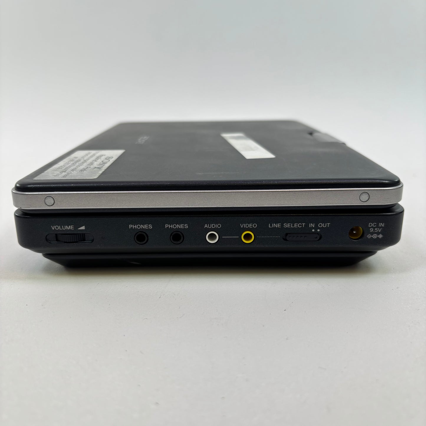 Sony DVP-FX810 Portable DVD Player with Rechargeable Battery Pack NP-FX110
