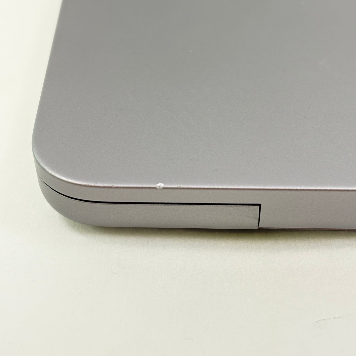 2022 Apple MacBook Air 13.6" M2 8C GPU 3.5GHz 8GB RAM 256GB SSD A2681