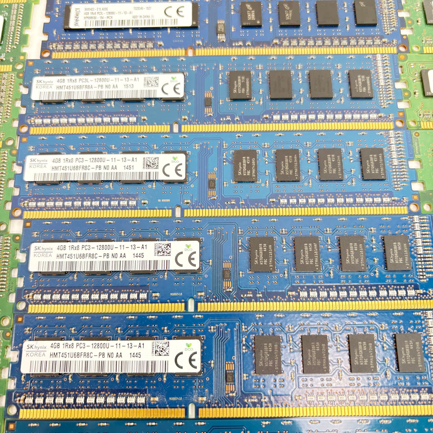 Lot of 32 4GB (1Rx8) RAM DDR3