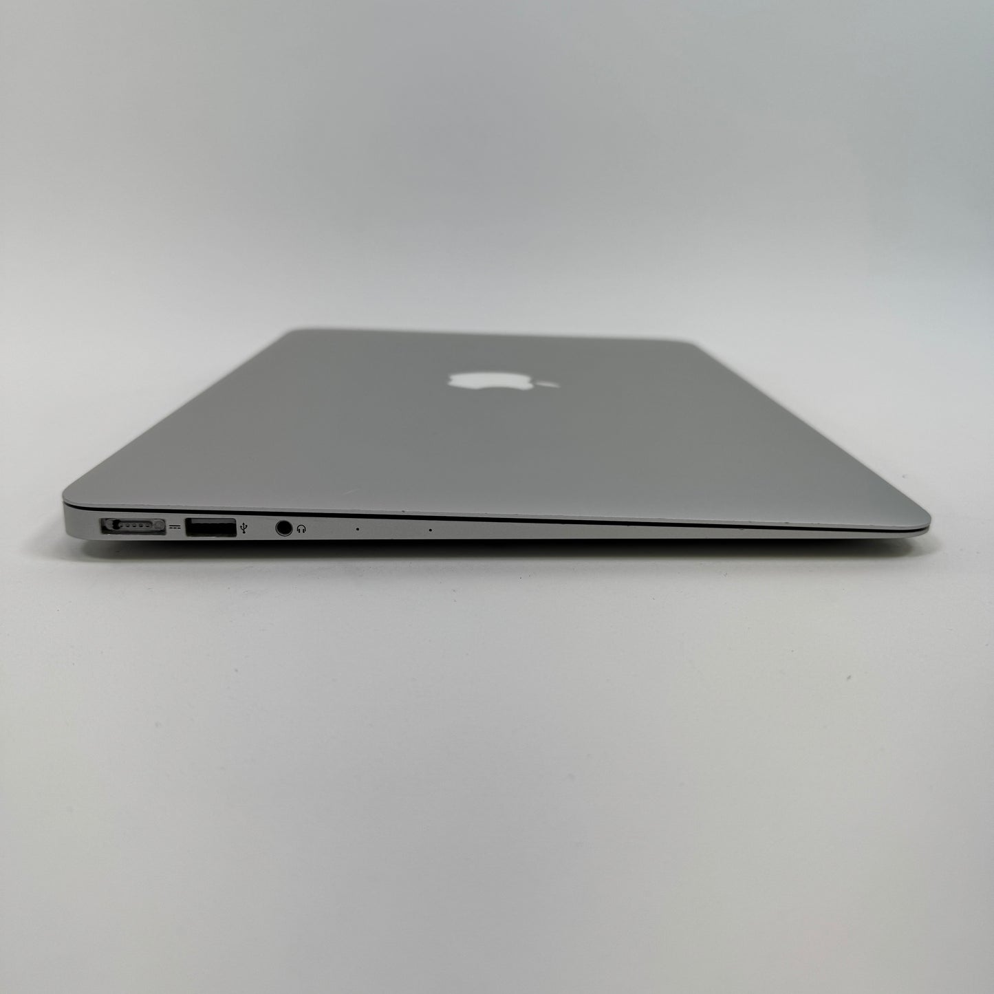 2012 Apple MacBook Air 13.3" i5 1.6GHz 4GB RAM 250GB SSD Silver A1466