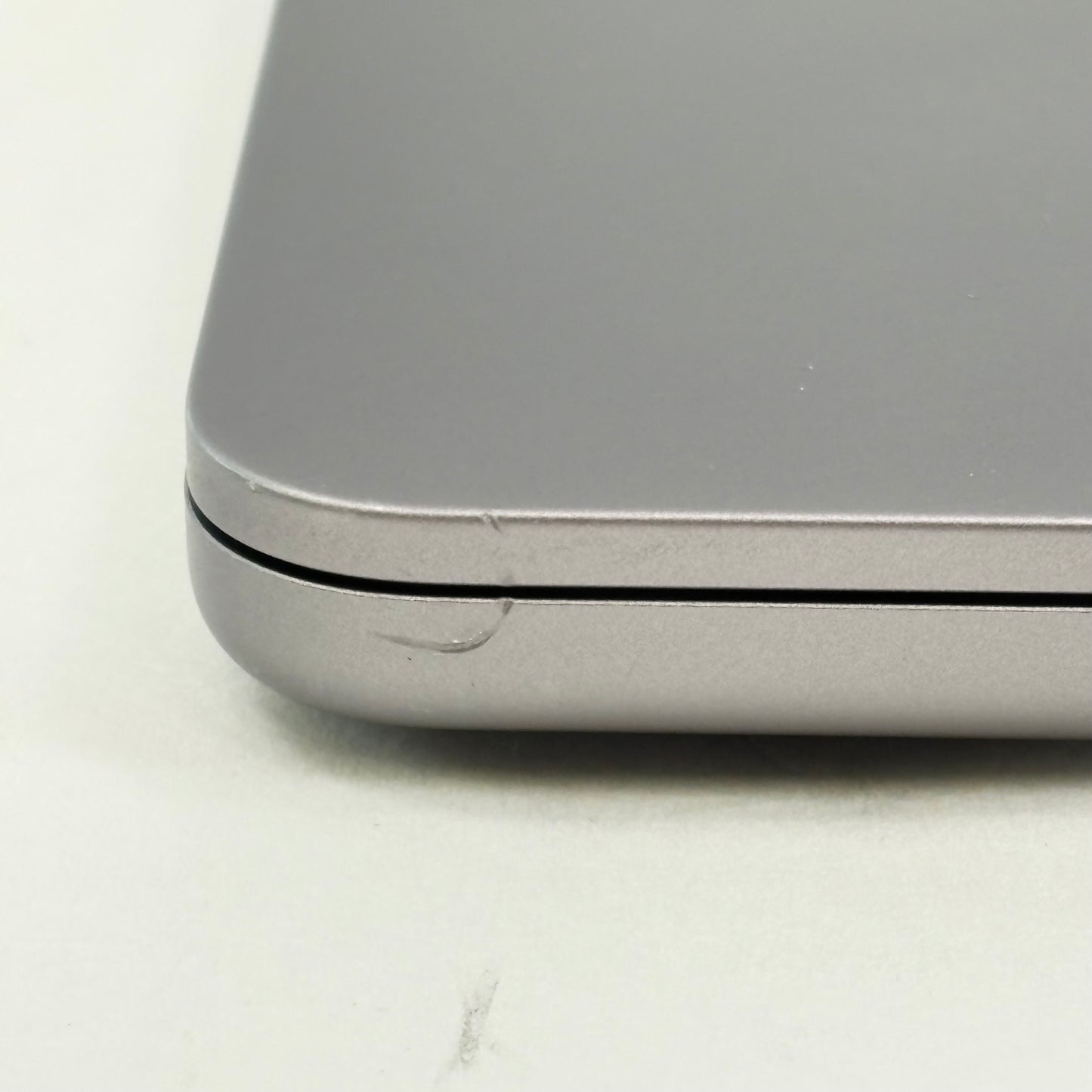 2022 Apple MacBook Air 13.6" M2 8C GPU 3.5GHz 8GB RAM 256GB SSD A2681