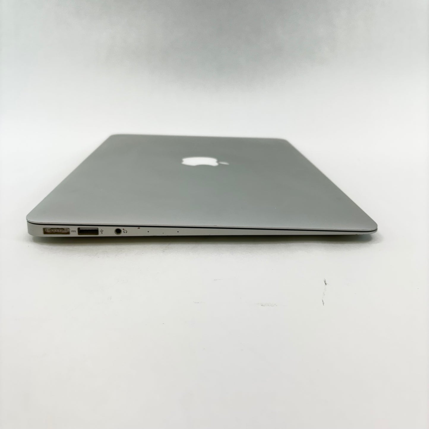 2017 Apple MacBook Air 13.3" i5 1.8GHz 8GB RAM 128GB HDD Silver A1466