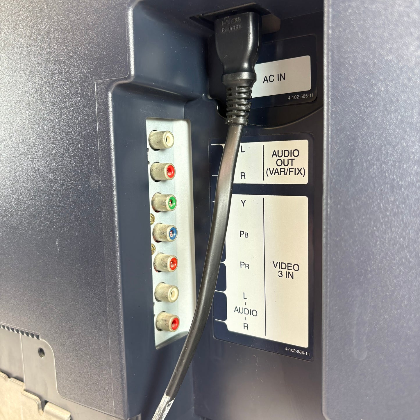 Sony 21" KLV-21SG2 WEGA LCD 1024x768 Retro Gaming TV 2004