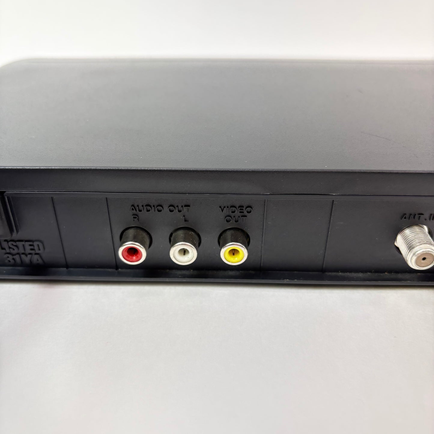Magnavox DTV Digital To Analog TV Converter TB110MW9 With Remote 