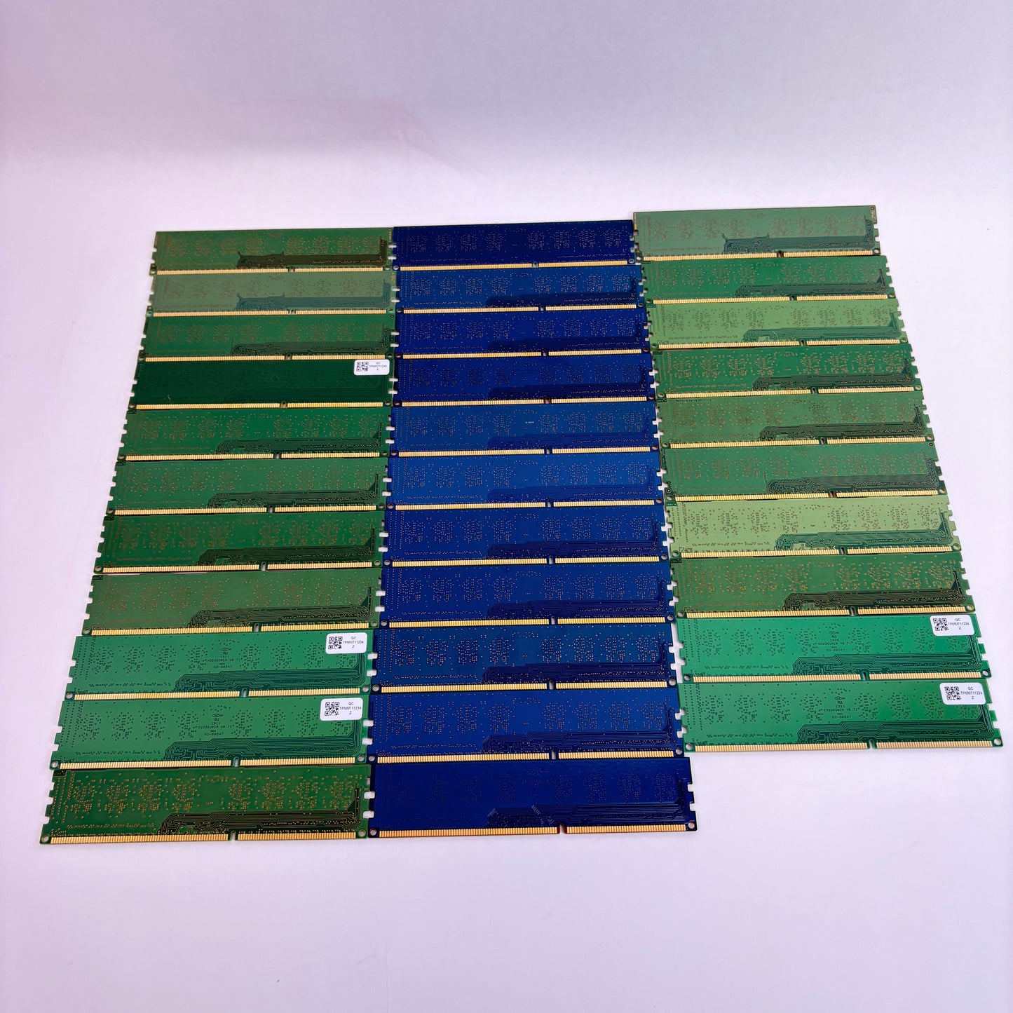 Lot of 32 4GB (1Rx8) RAM DDR3