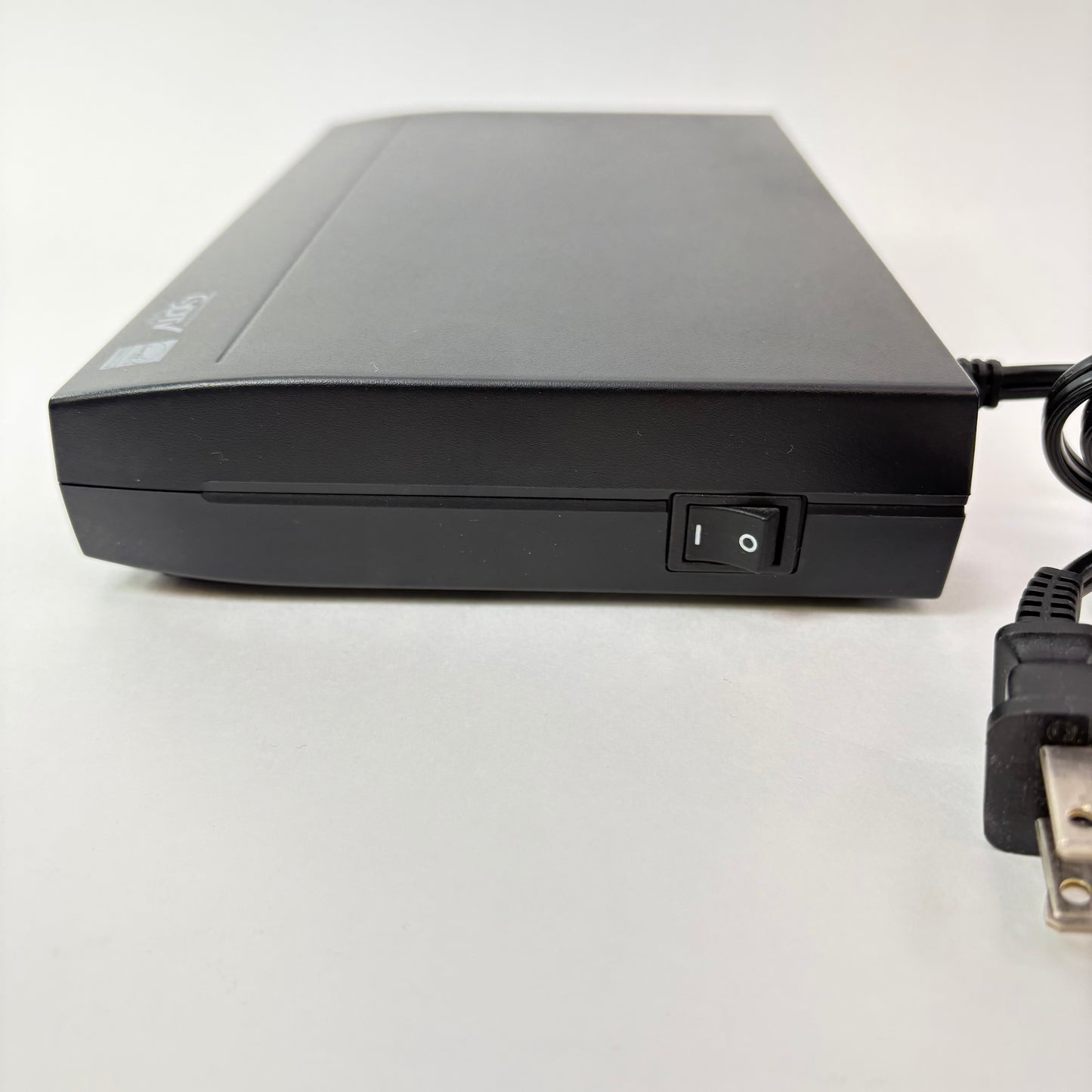 Magnavox DTV Digital To Analog TV Converter TB110MW9 With Remote 