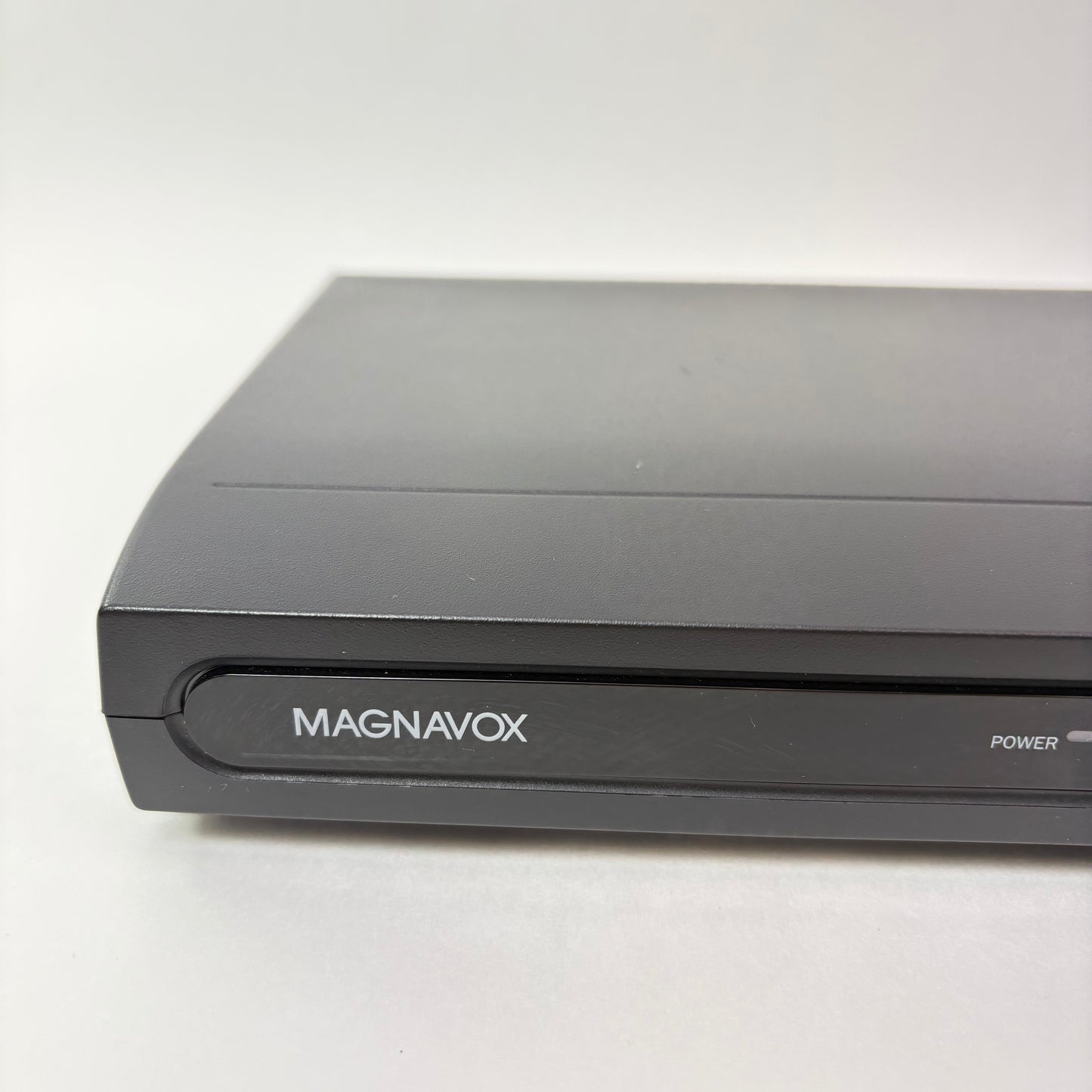 Magnavox DTV Digital To Analog TV Converter TB110MW9 With Remote 
