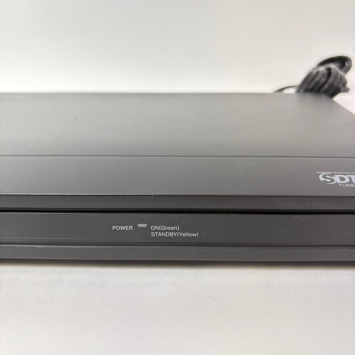 Magnavox DTV Digital To Analog TV Converter TB110MW9 With Remote 