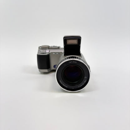 Sony Cyber-Shot DSC-F707 5.0MP Digital Bridge Camera Carl Zeiss Swivel Lens